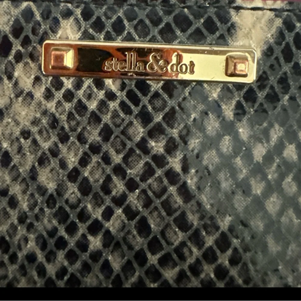 Stella & Dot Wallet or Wristlet Snake Skin Zip Closure